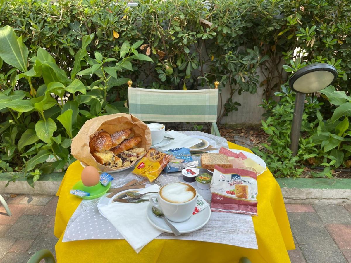 Hotel Montebello Riccione Eksteriør billede