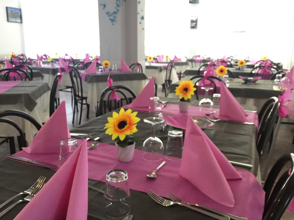 Hotel Montebello Riccione Eksteriør billede