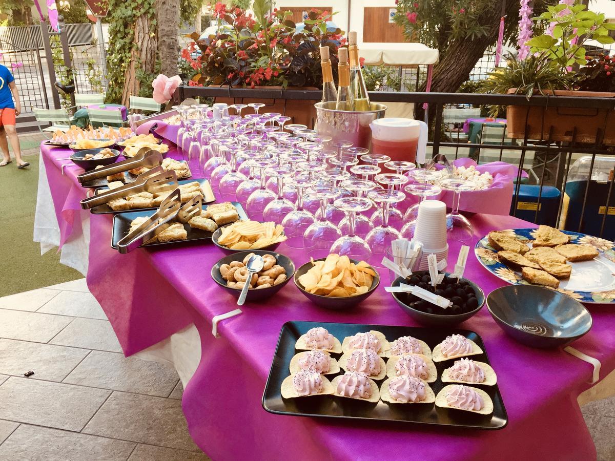 Hotel Montebello Riccione Eksteriør billede